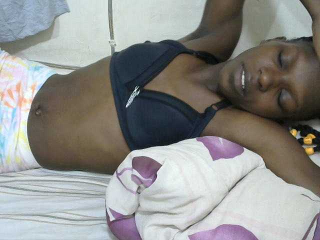 PrettyOne1 live webcam show