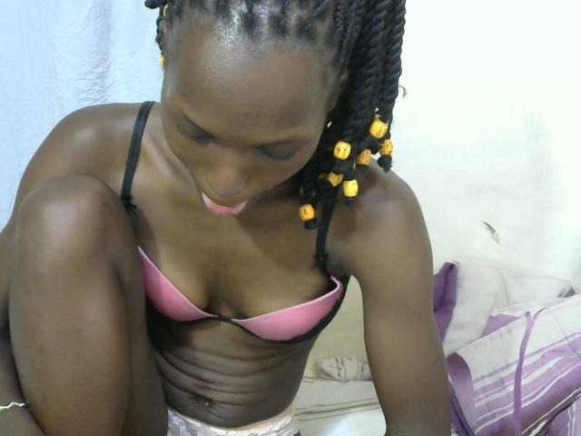PrettyOne1 live cam on BongaCams