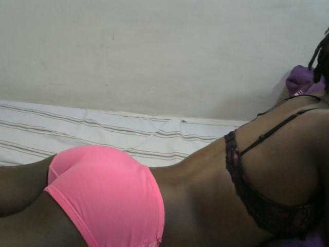 PrettyOne1 live cam on BongaCams