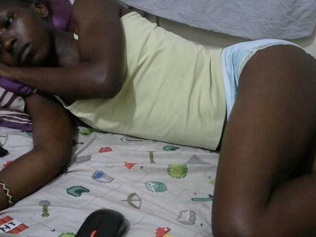 PrettyOne1 live cam on BongaCams