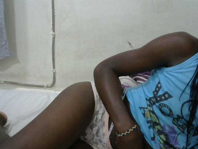 PrettyOne1 live cam on BongaCams