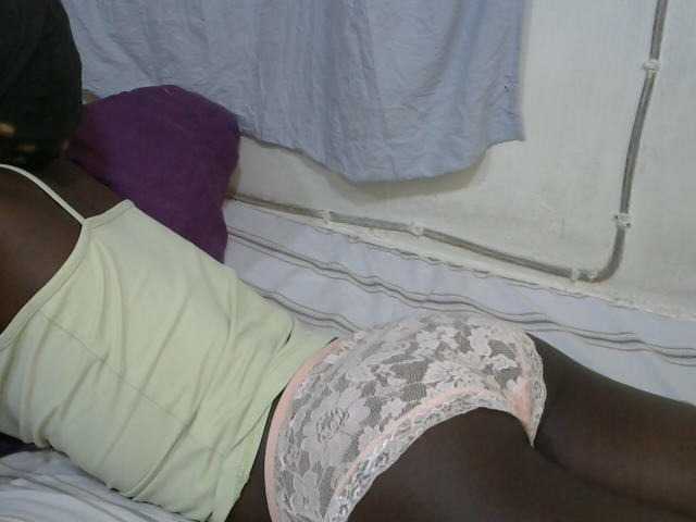 PrettyOne1 live webcam show