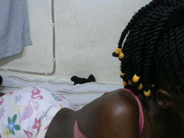PrettyOne1 live cam on BongaCams
