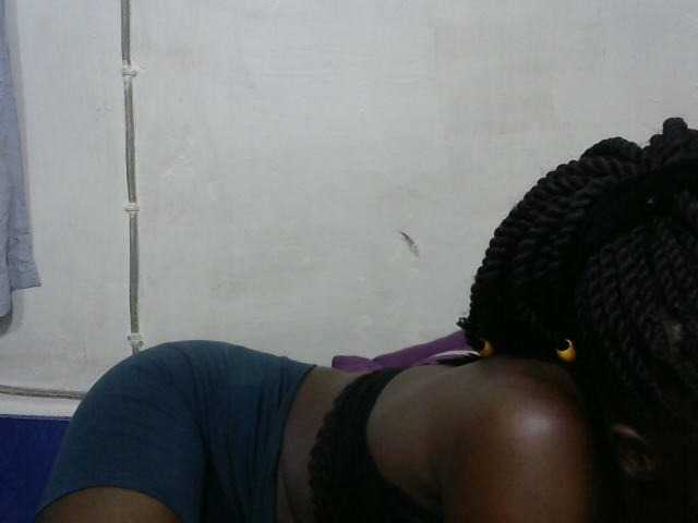 PrettyOne1 live cam on BongaCams