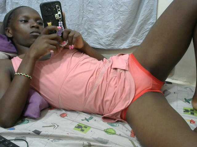PrettyOne1 live cam on BongaCams