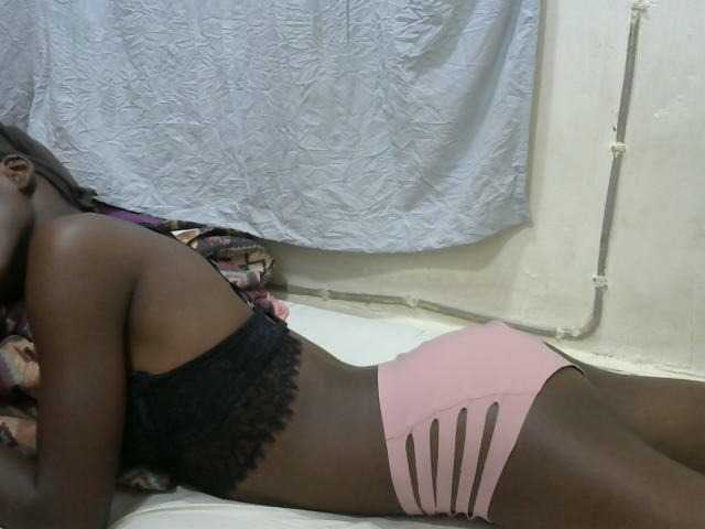 PrettyOne1 live cam on BongaCams