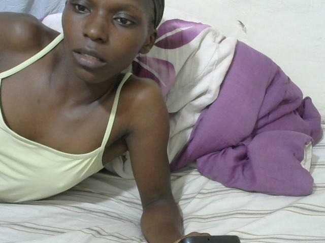 PrettyOne1 live cam on BongaCams