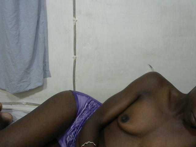 PrettyOne1 live webcam show