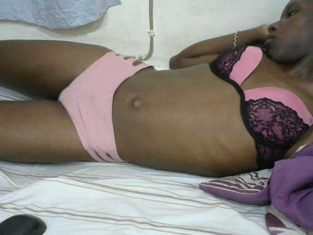 PrettyOne1 live webcam show