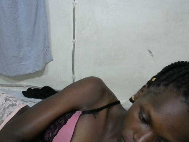 PrettyOne1 live cam on BongaCams