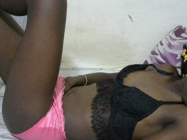 PrettyOne1 live cam on BongaCams