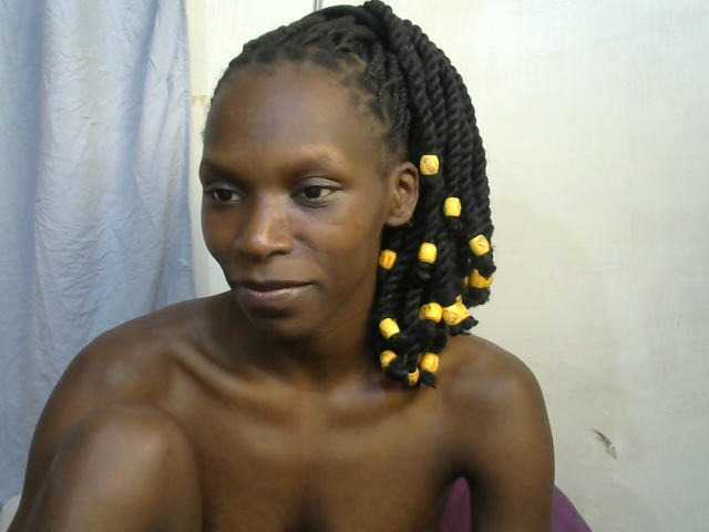 PrettyOne1 live cam on BongaCams