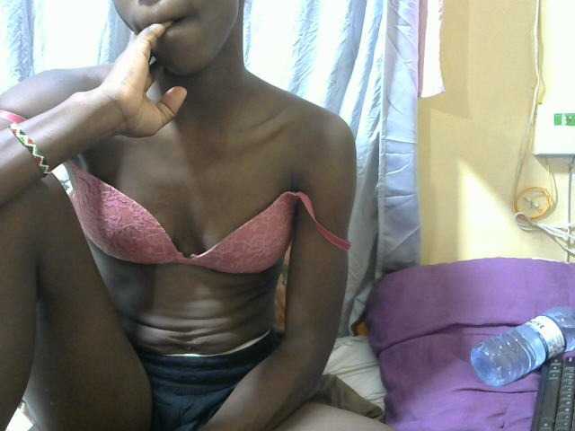 PrettyOne1 live cam on BongaCams