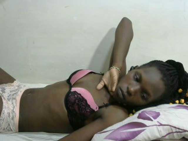 PrettyOne1 live cam on BongaCams
