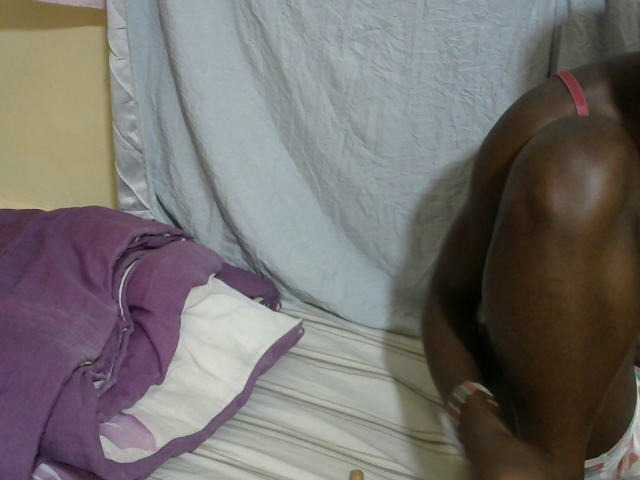 PrettyOne1 live cam on BongaCams