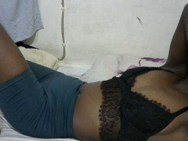 PrettyOne1 live cam