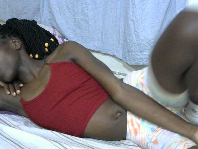 PrettyOne1 live webcam show