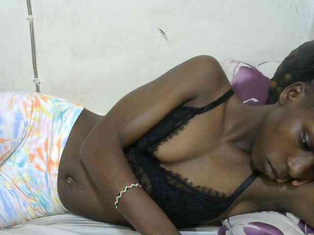 PrettyOne1 Live Webcam on BongaCams