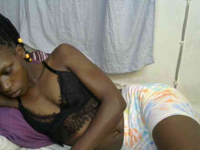 PrettyOne1 Live Webcam on BongaCams