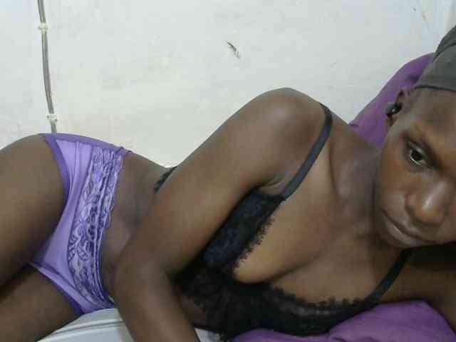 PrettyOne1 Live Webcam on BongaCams