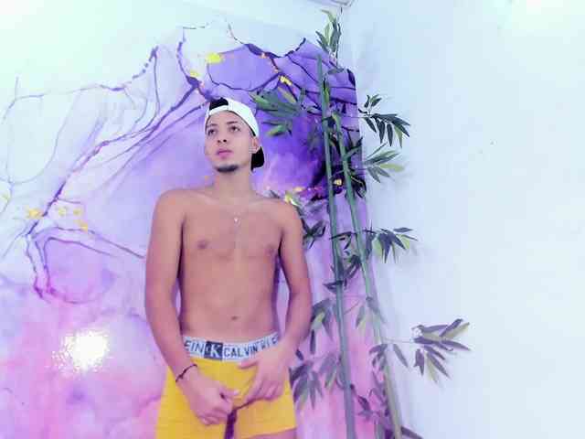 This model is live right now. Trans-dirtyshow