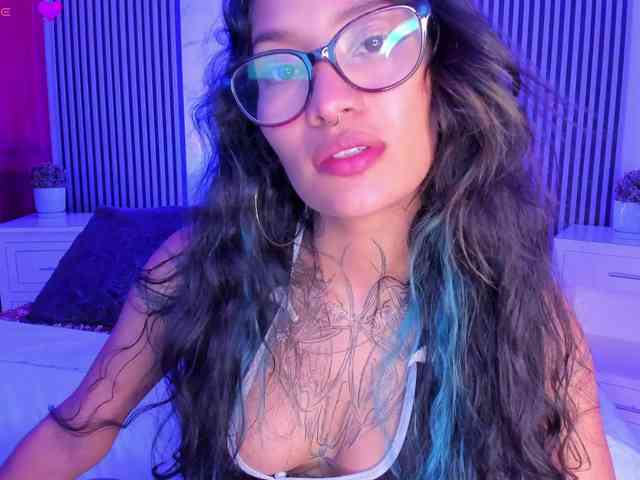 Niicole-Monet webcam