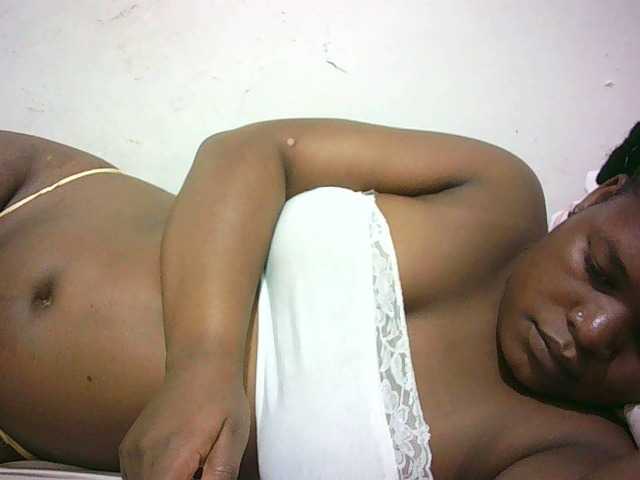 le modèle Hairy-ebony-couple est en webcam porno dans un show sur le site bongacams, il possède les tags suivants: Ebony,Brunette,Shaved