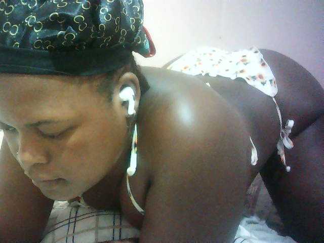Hairy-ebony-couple live cam on BongaCams