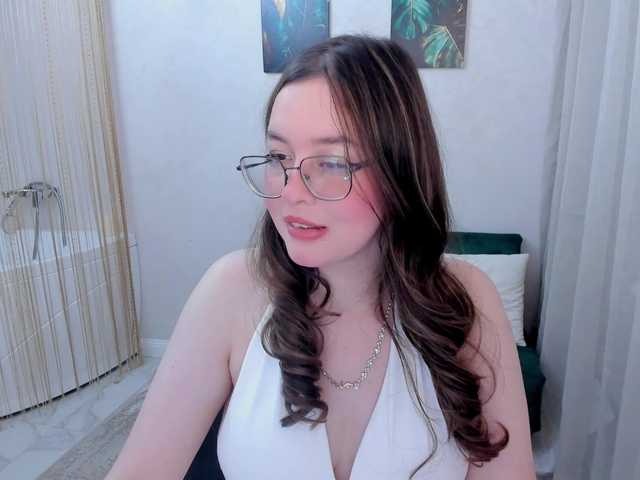 HoneyGlow live cam on BongaCams