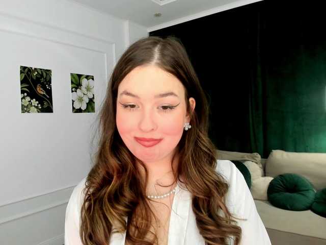 HoneyGlow live cam preview