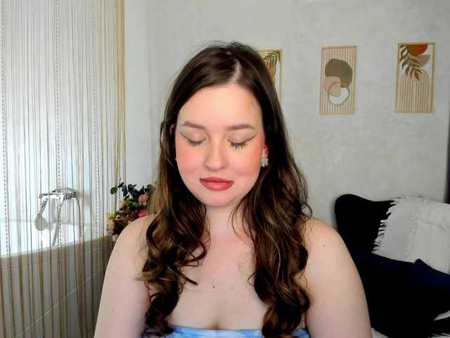 HoneyGlow — live female cam