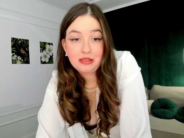 HoneyGlow live cam preview