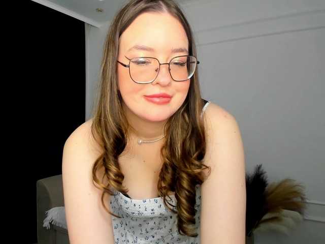 HoneyGlow live cam on BongaCams