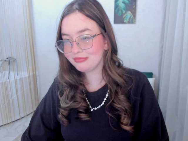 HoneyGlow live cam
