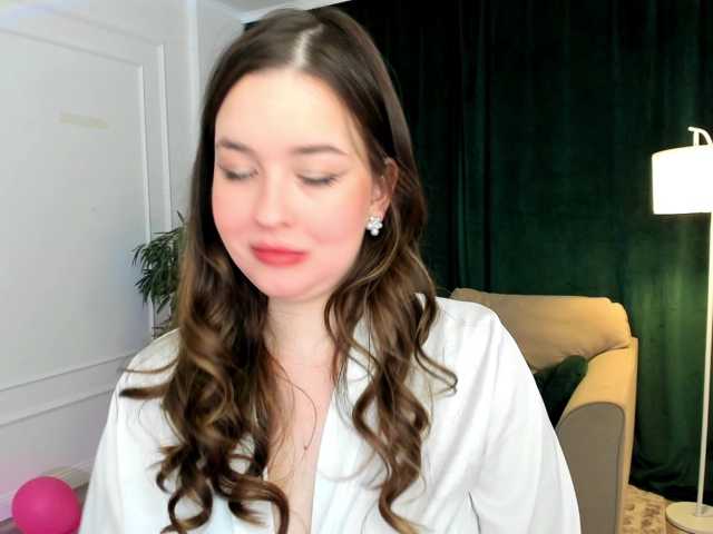 HoneyGlow live cam preview