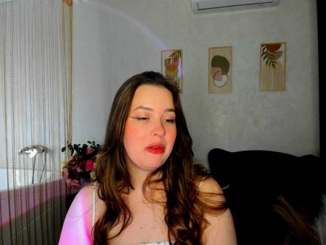 HoneyGlow live cam preview