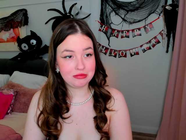 HoneyGlow live cam preview