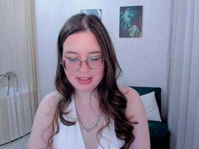HoneyGlow live cam on BongaCams