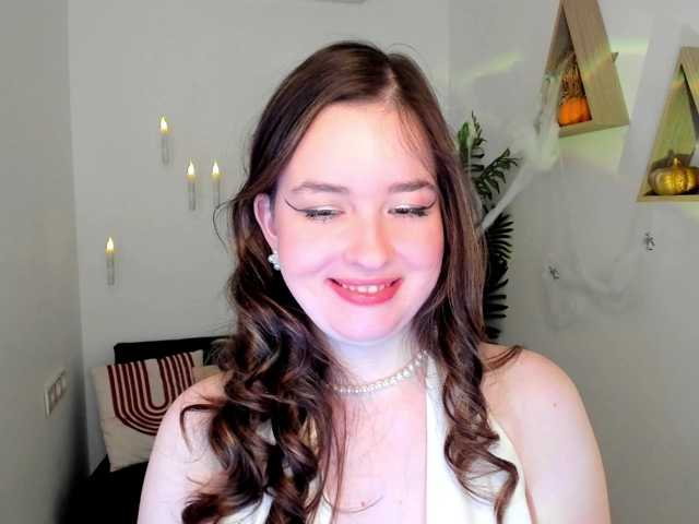 HoneyGlow live cam preview