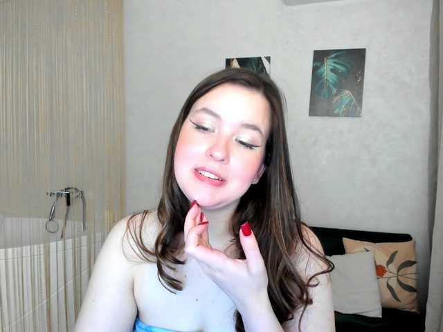 HoneyGlow live cam preview