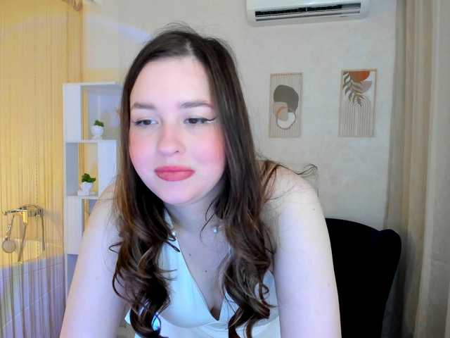HoneyGlow live cam preview