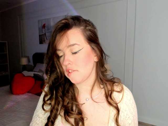 HoneyGlow live cam preview
