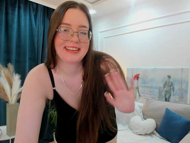 HoneyGlow webcam bongacams model stream image