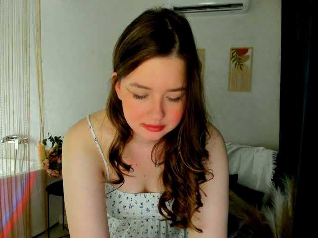HoneyGlow live cam preview