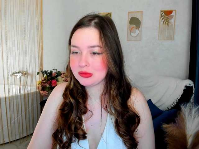 HoneyGlow live cam preview