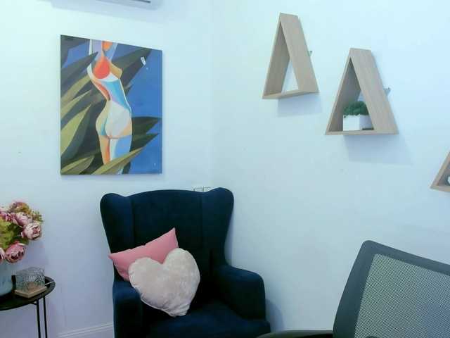 HoneyGlow's BongaCams show and profile