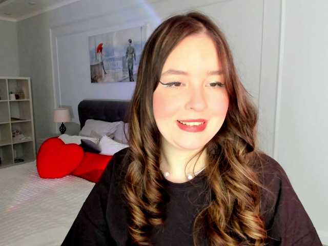 HoneyGlow live cam preview