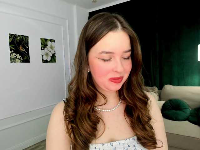 HoneyGlow live cam preview
