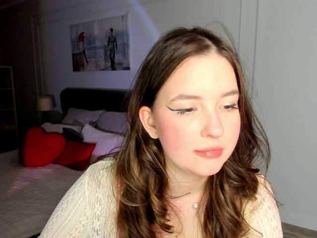 HoneyGlow live cam preview