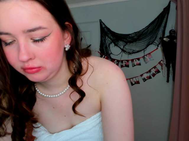 HoneyGlow live cam preview